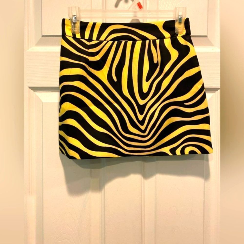 Murci Mini Skirt, Women's sz 2, black & yellow.  NWT.